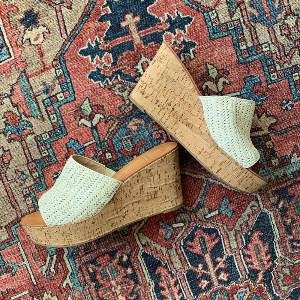 Wedge cream platform sandals